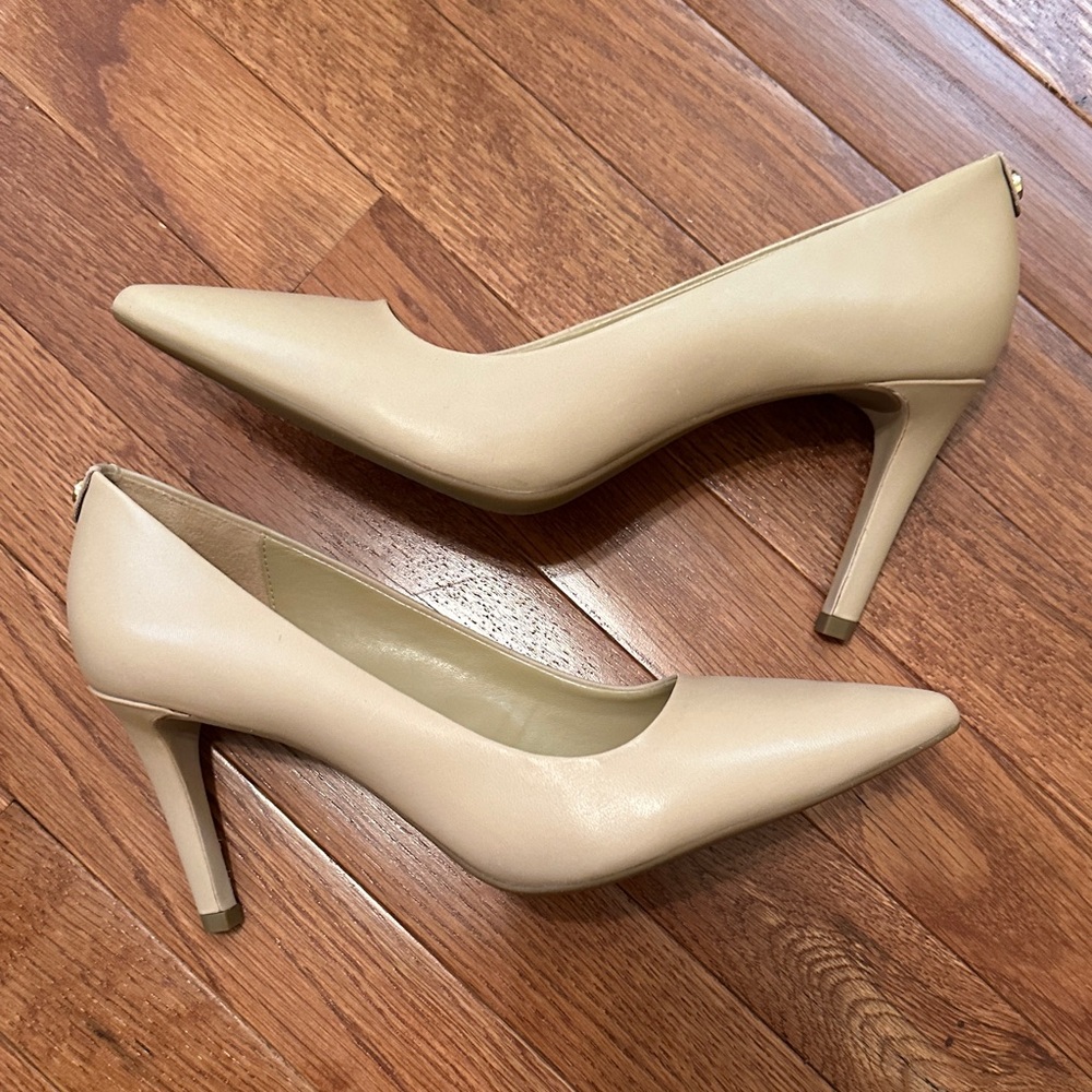 Michael Kors Women's Nude Pointed-Toe Mid Heel Pumps - Picture 7 of 9